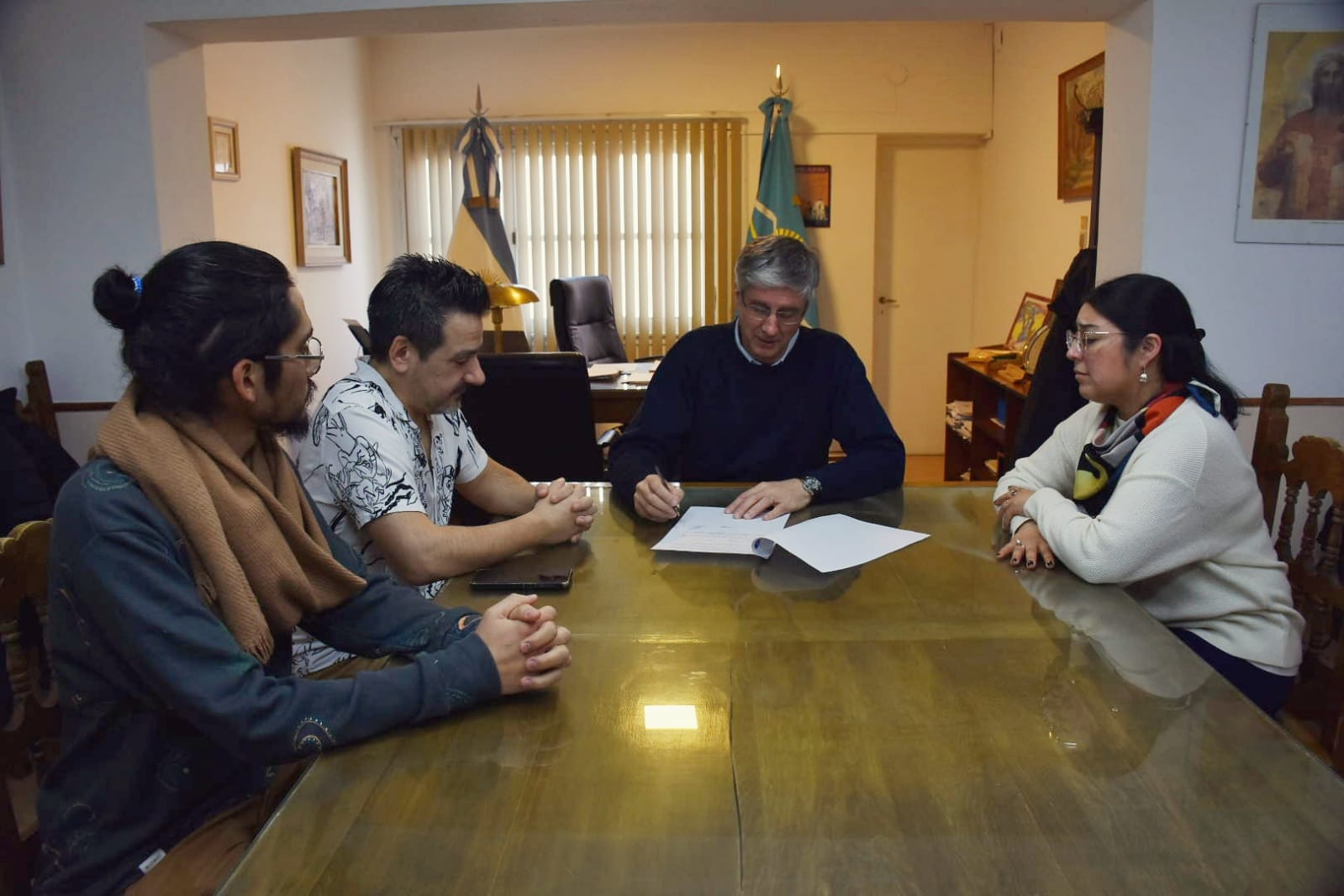 Ongarato firmó un acta de colaboración junto a la Facultad de Humanidades y Ciencias Sociales